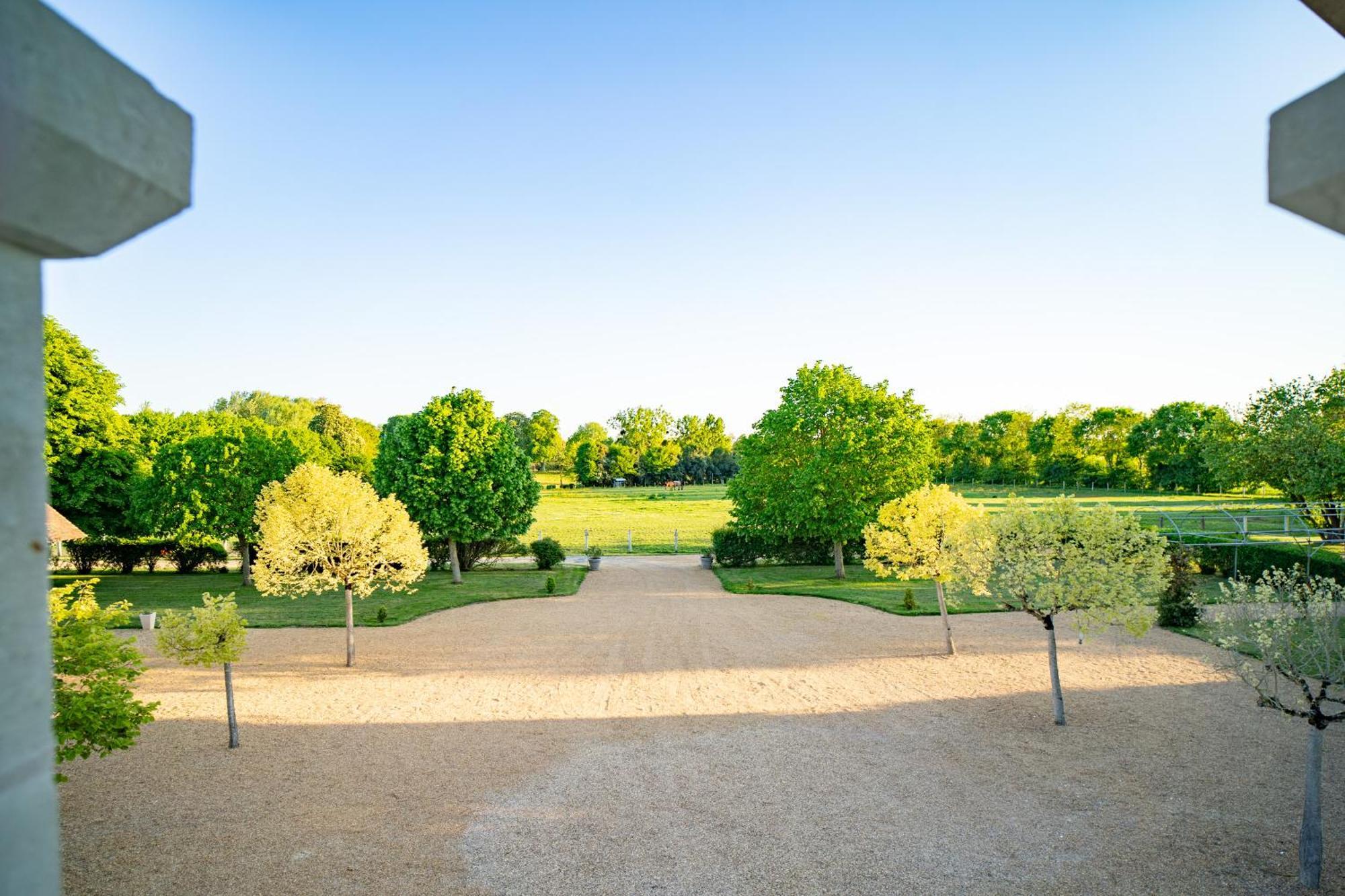 Hotel Haras De La Potardiere Crosmieres Exterior photo